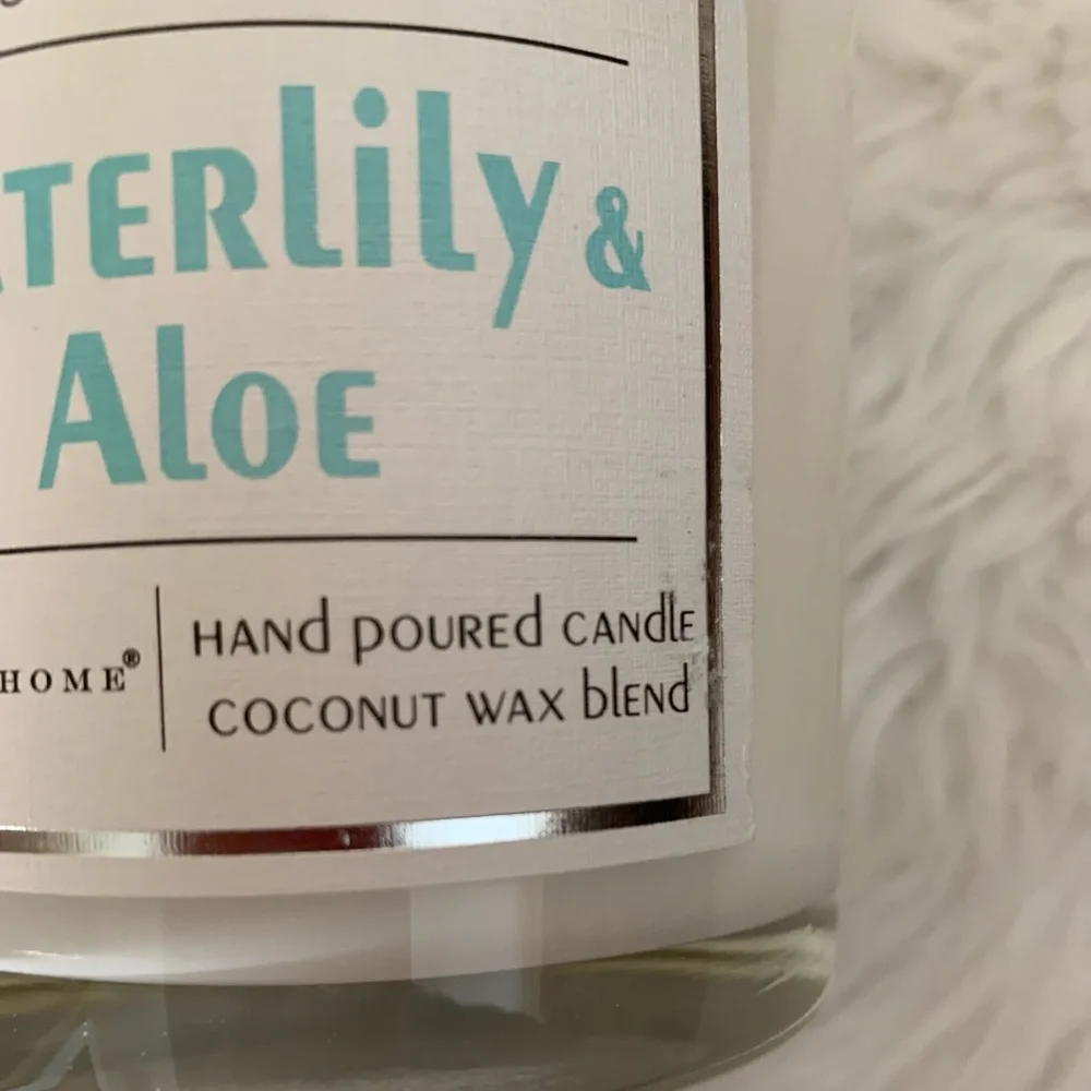 RED LEAF HOME Aromatherapy Stress Relief Waterlily & Aloe 1wick candle NWT